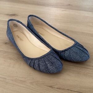 Nine West Denim Blue Flats Size 9 *** Like New